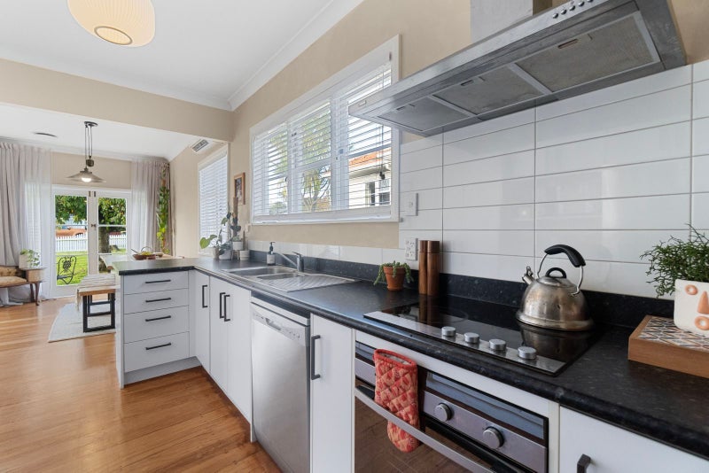 59 MacFarlane Street, Hamilton East, Hamilton - Carousel 2