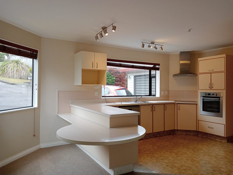 32B Sailmaker Close, Whitby, Porirua - Carousel 1