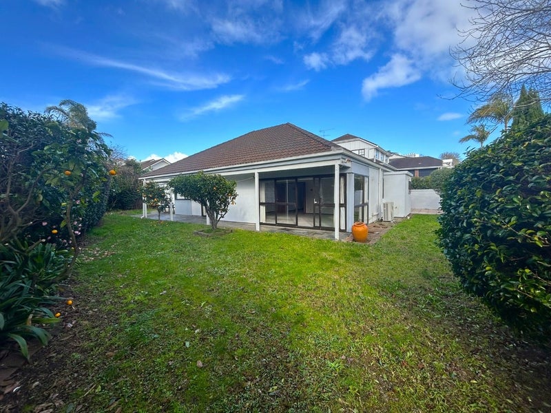 12 Coldham Crescent, Saint Johns, Auckland - Carousel 1
