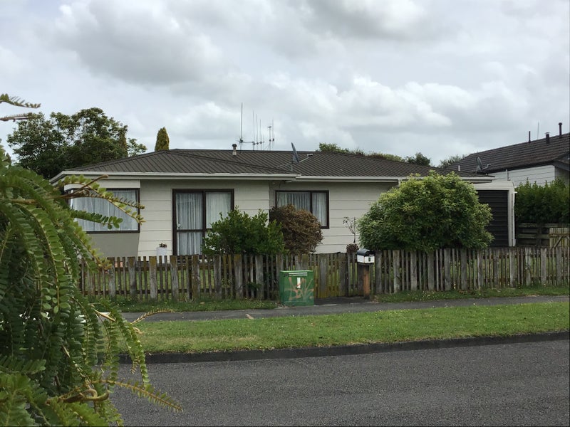 8 Willowstream Grove, Cloverlea, Palmerston North - Carousel 2