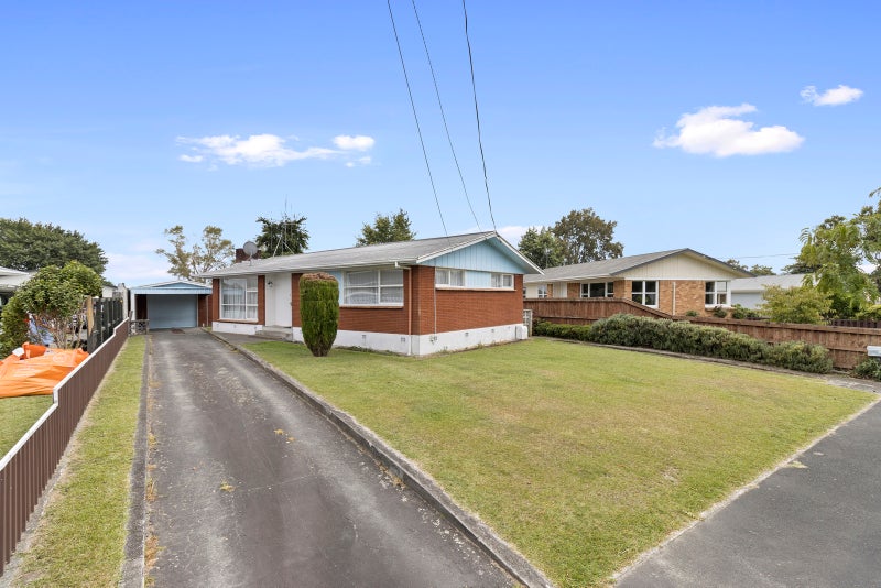 39 Lewis Street, Glenview, Hamilton - Carousel 1