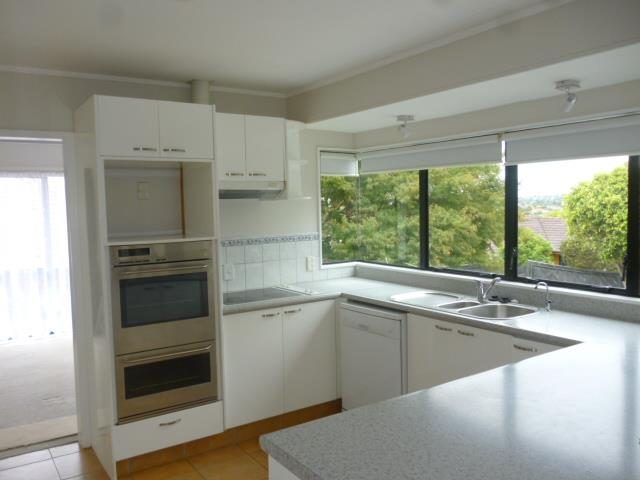 11 Orangewood Drive, Northpark, Auckland - Carousel 2