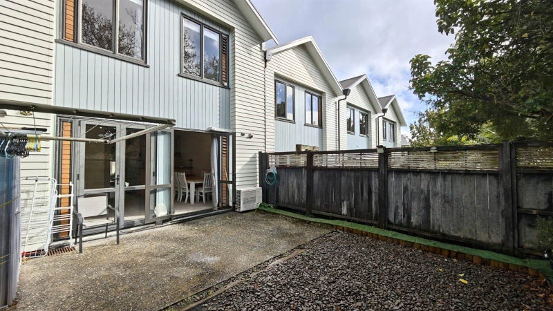 10/11 The Avenue, Albany, Auckland - Carousel 20