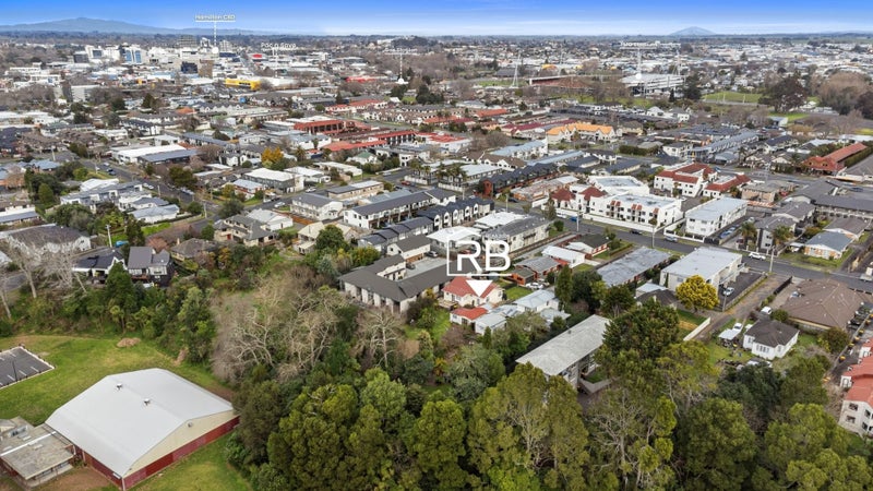 24 Charlemont Street, Whitiora, Hamilton - Carousel 22