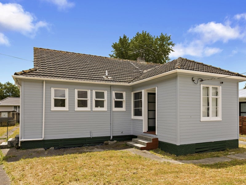 18 Hill Grove, Naenae, Lower Hutt - Carousel 1