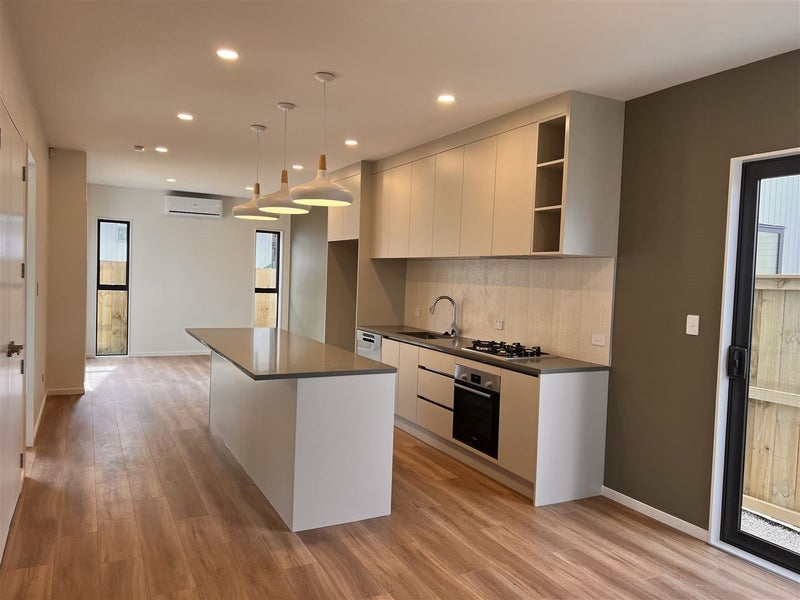 4B Finlow Drive, Te Atatu South, Auckland - Carousel 2