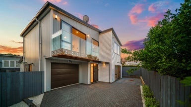 6D Tiroroa Avenue, Te Atatu South, Auckland - Carousel 1