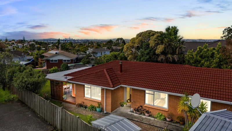 12 Pakira Avenue, Glendene, Auckland - Carousel 1