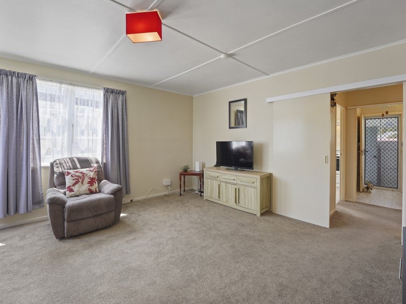 11 Cole Street, Naenae, Lower Hutt - Carousel 2