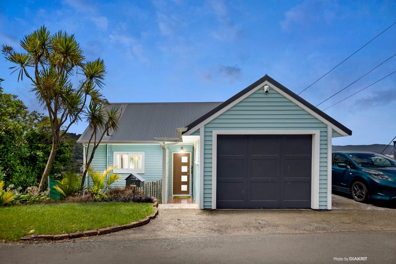 17 Espin Crescent, Karori, Wellington - Carousel 1