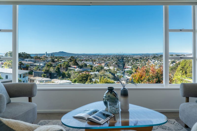 21 Speedy Crescent, Hillcrest, Auckland - Carousel 2