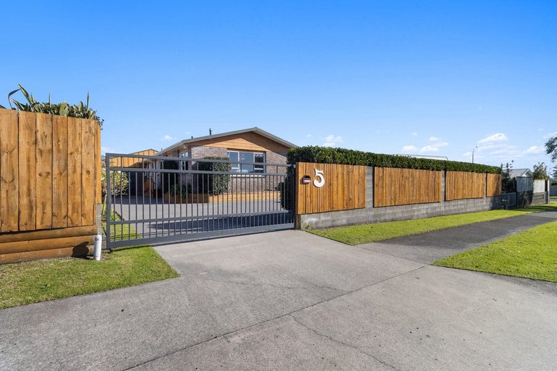 5 Smeaton Road, Bell Block, New Plymouth - Carousel 1