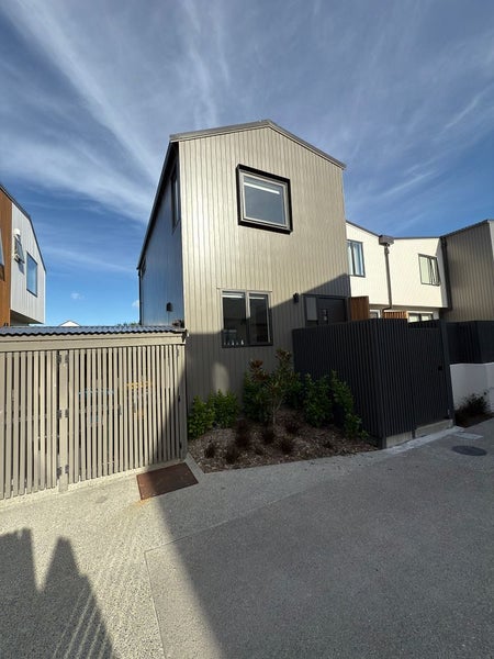 14/323 Riverside Drive, Waterloo, Lower Hutt - Carousel 1