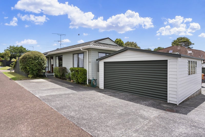 1/23 Booralee Avenue, Botany Downs, Auckland - Carousel 1