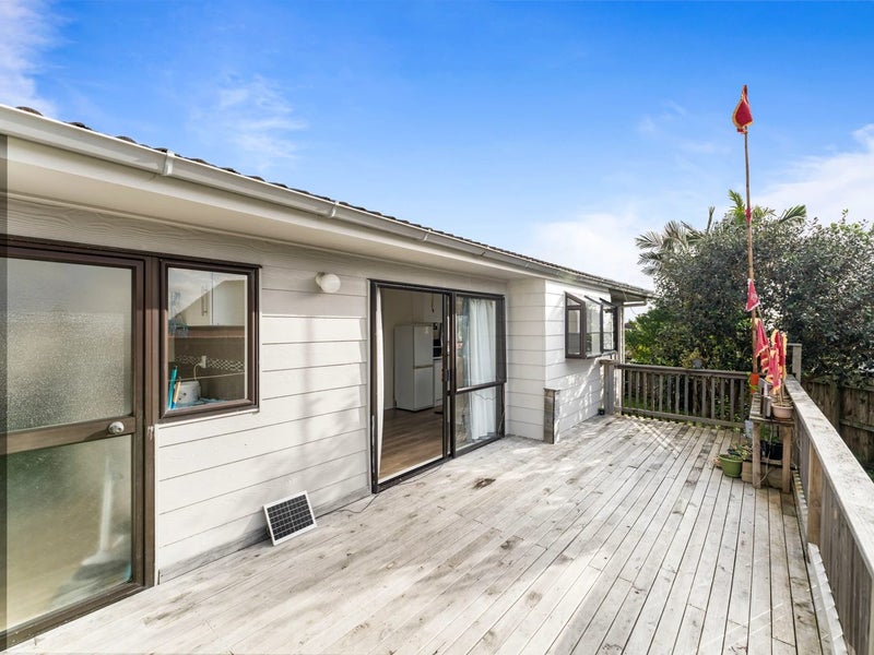 61 Charntay Avenue, Clover Park, Auckland - Carousel 2