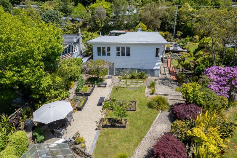 33 Jocelyn Crescent, Pinehaven, Upper Hutt - Carousel 2