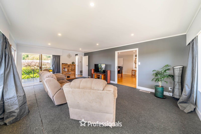 3 Utah Grove, Totara Park, Upper Hutt - Carousel 2