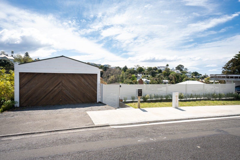 12 Hadfield Terrace, Bluff Hill, Napier - Carousel 25