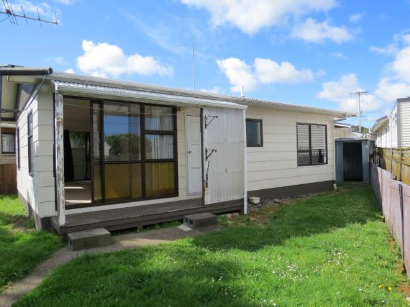 2/19 Karamu Street, Strandon, New Plymouth - Carousel 1