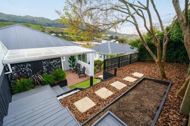 53 Handyside Street, Tawa, Wellington - Carousel 1