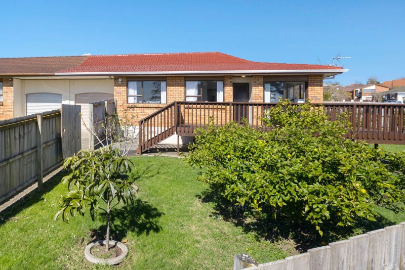 2/27 Cromdale Avenue, Highland Park, Auckland - Carousel 1