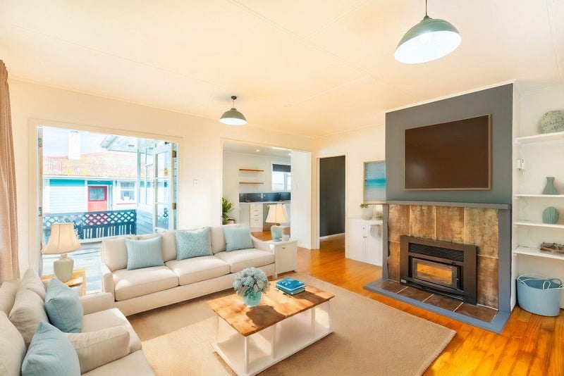 8 Shelley Street, Titahi Bay, Porirua - Carousel 1