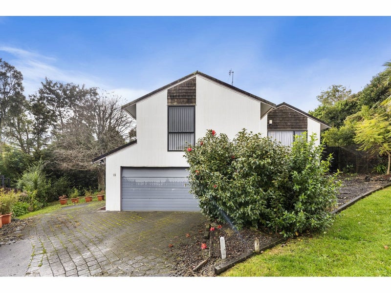 19 Palmetto Place, Goodwood Heights, Auckland - Carousel 1