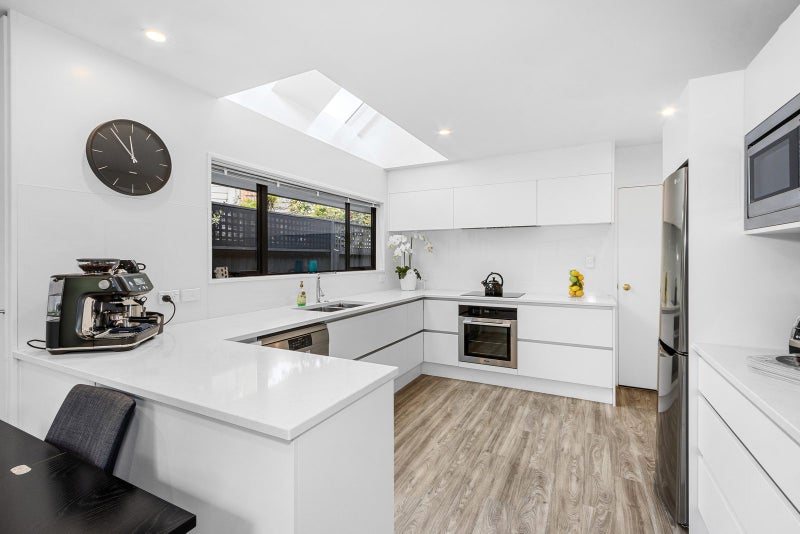 2/22 Snowdon Road, Fendalton, Christchurch - Carousel 2