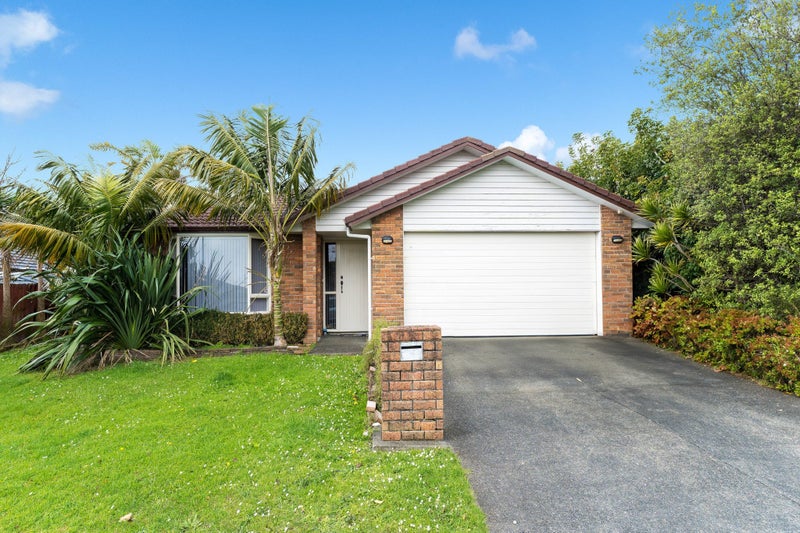 11 Bonny Crescent, Massey, Auckland - Carousel 1