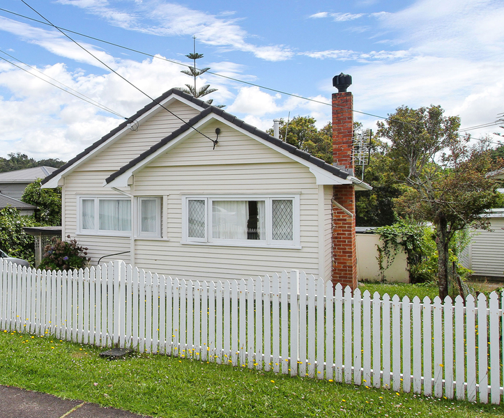 52 Beach Haven Road, Beach Haven, Auckland - Carousel 1