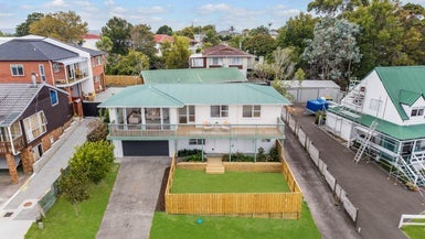 5 Hanson Place, West Harbour, Auckland - Carousel 1