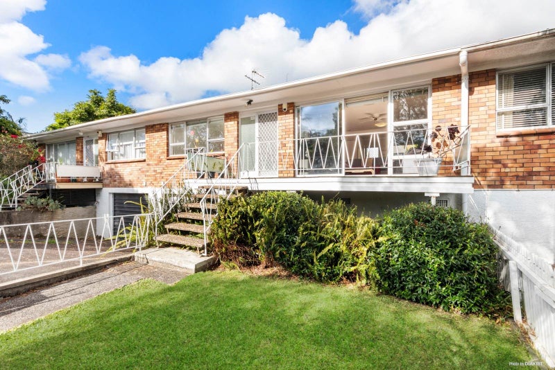 2/24 Walford Road, Point Chevalier, Auckland - Carousel 1