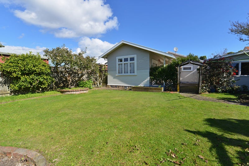 11 Birch Street, Hutt Central, Lower Hutt - Carousel 1