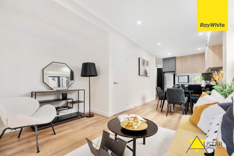 43 Parkwood Avenue, Westgate, Auckland - Carousel 1