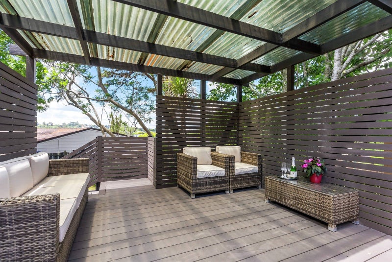 15 Mark Edward Drive, Half Moon Bay, Auckland - Carousel 2