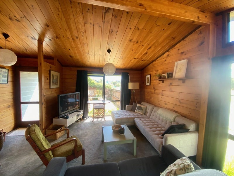 33 Bodmin Terrace, Camborne, Porirua - Carousel 2