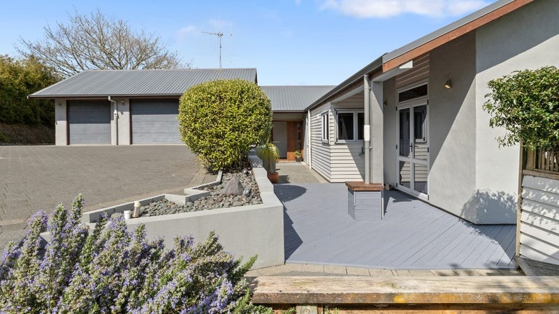 25 Stonebridge Road, TEMPLE VIEW, HAMILTON - Carousel 1