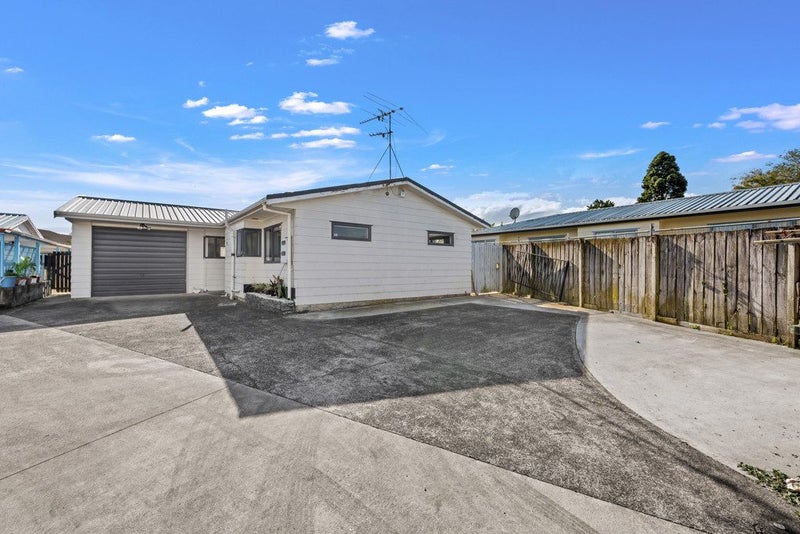 12B Oratu Place, Manurewa, Auckland - Carousel 1