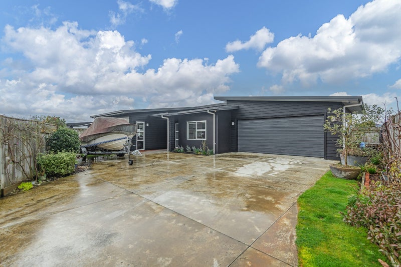 20 Lorenzo Place, Kelvin Grove, Palmerston North - Carousel 1