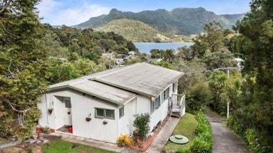 1095 Huia Road, Huia, Auckland - Carousel 1