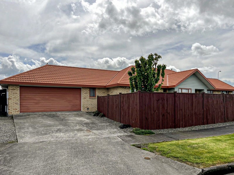 53 Branigan Parade, Kelvin Grove, Palmerston North - Carousel 1