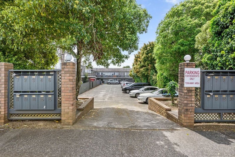 9/11 Tawera Road, Greenlane, Auckland - Carousel 10