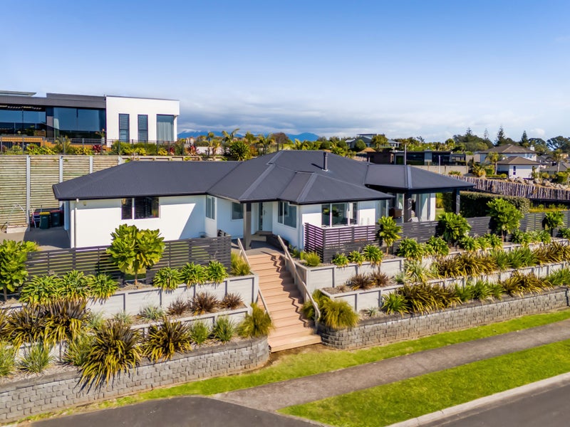 4 Vardon Way, Waiwhakaiho, New Plymouth - Carousel 1