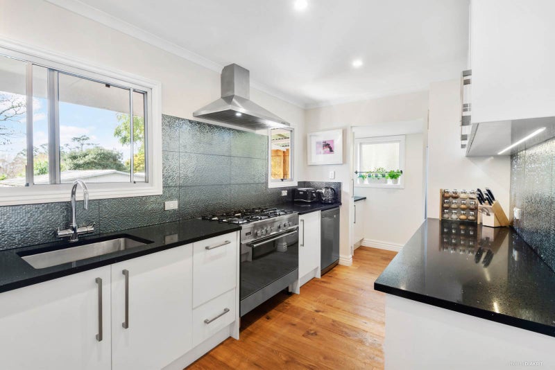 24 Grassmere Road, Henderson Valley, Auckland - Carousel 2