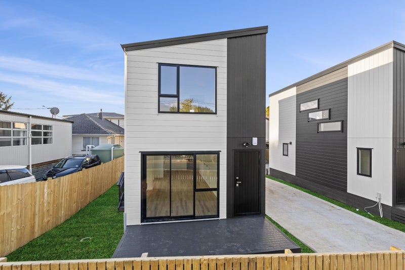 15 Dreadon Road, Manurewa, Auckland - Carousel 1