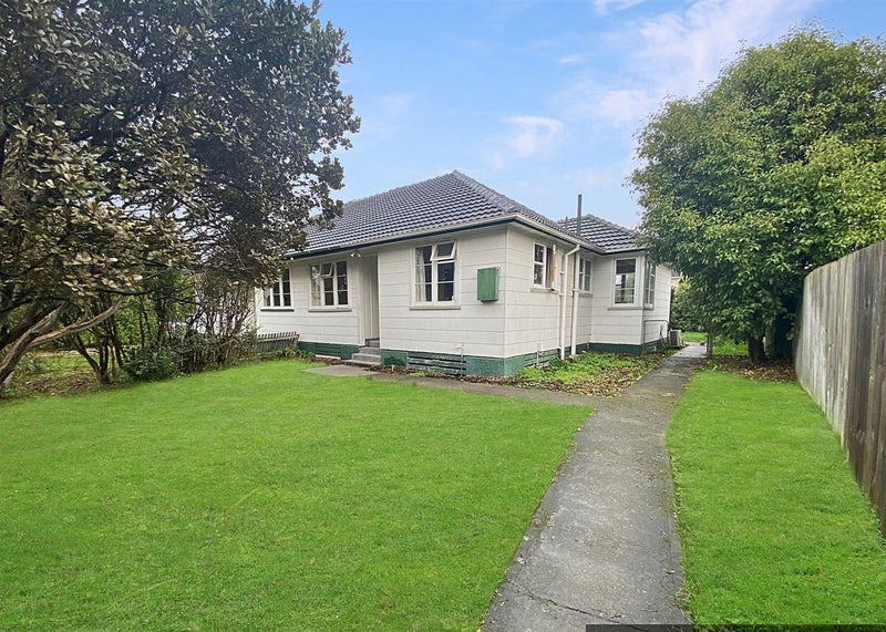 7 Brookside Terrace, Bryndwr, Christchurch - Carousel 1