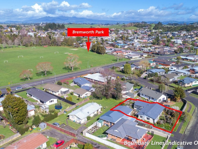 21 Dalton Crescent, Dinsdale, Hamilton - Carousel 1