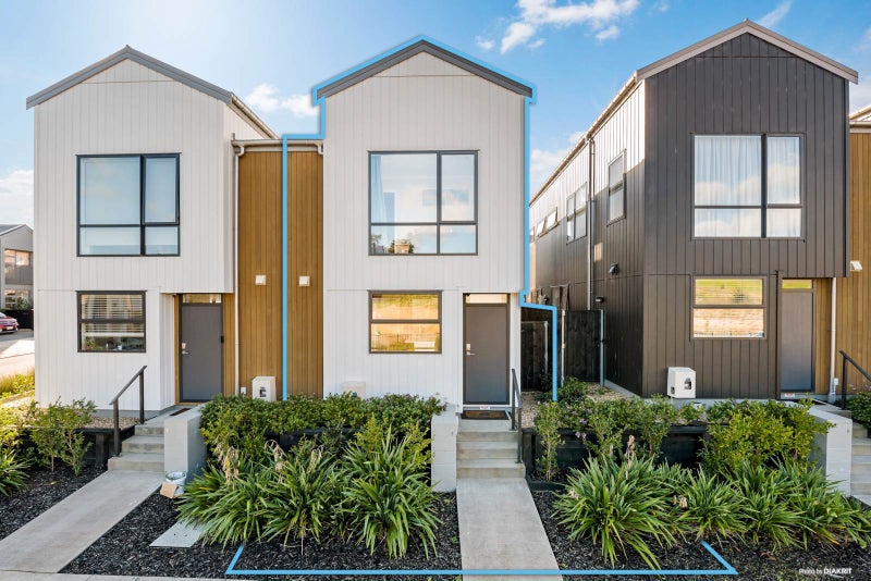 4 Kapia Road, Westgate, Auckland - Carousel 1