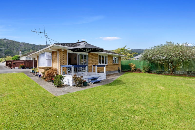 2/350 Stokes Valley RD, Stokes Valley, Lower Hutt - Carousel 2