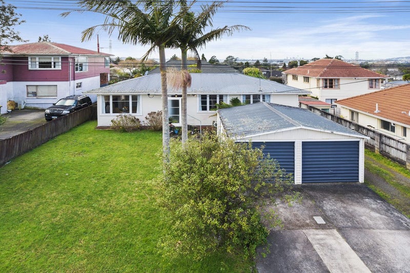 8 Poto Street, Te Atatu South, Auckland - Carousel 1